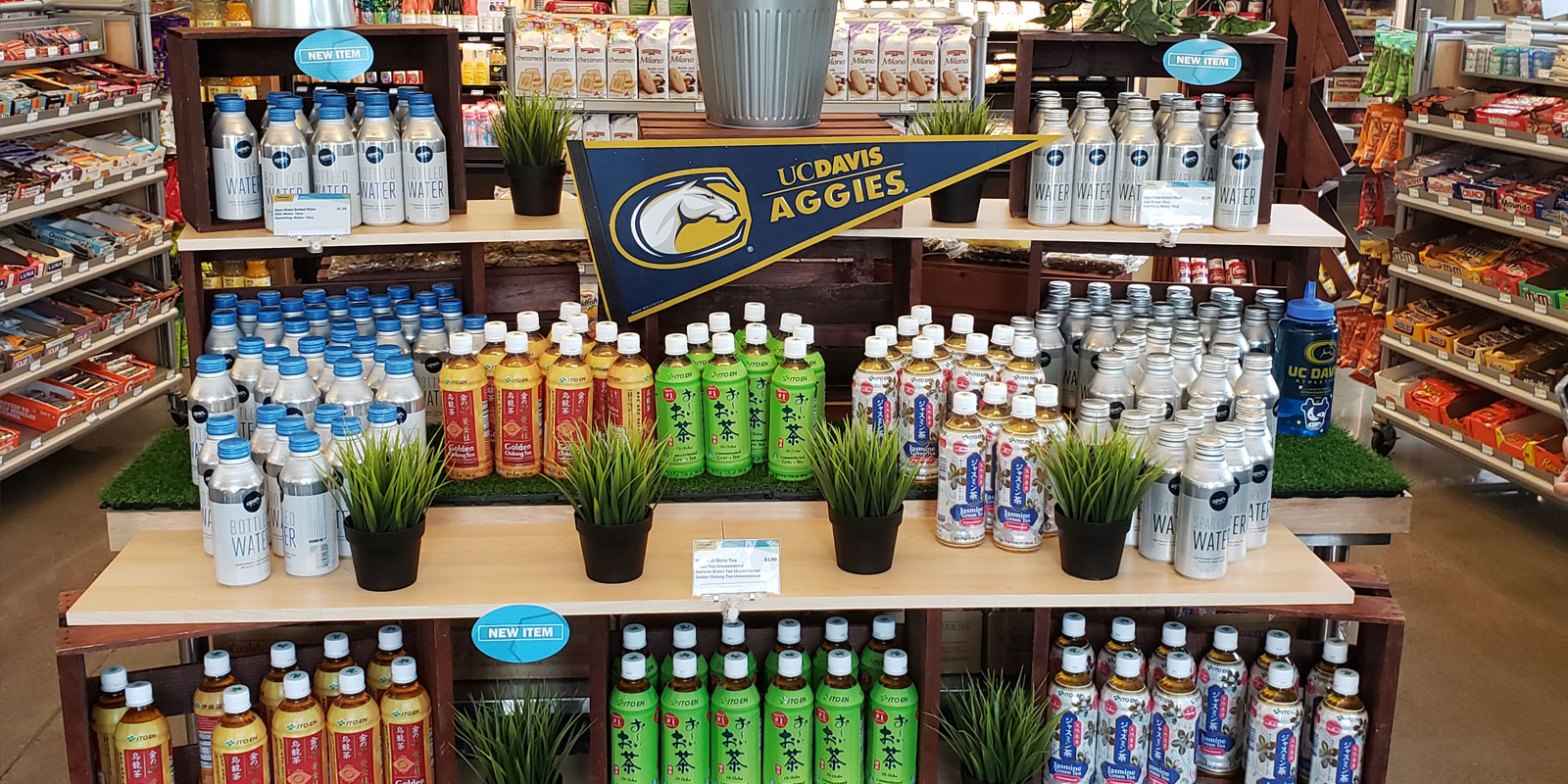 Segundo Market, decorated in Aggie blue and gold, offers full stocked shelves of food, snacks, lunches and drinks