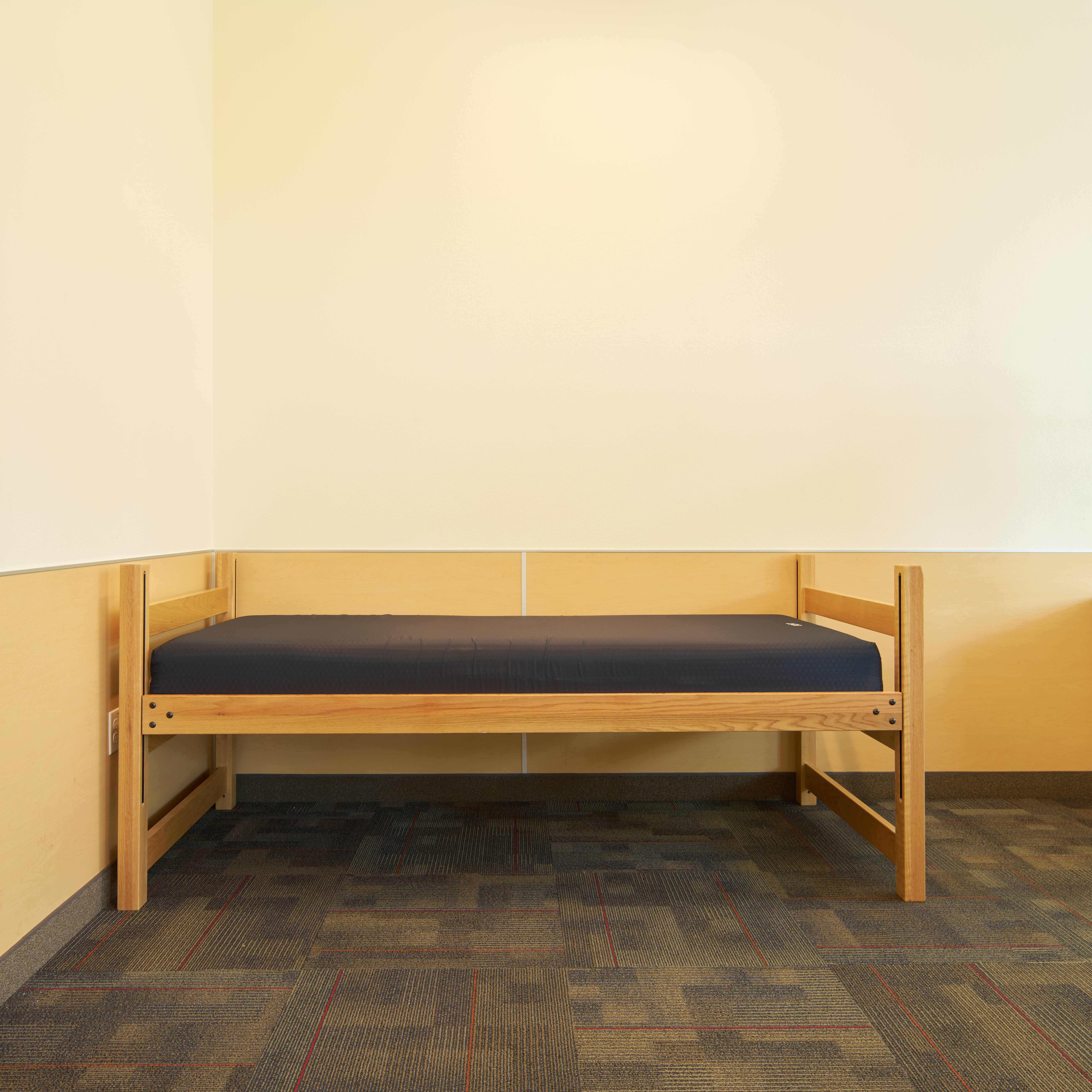 Standard Single Bed, middle setting